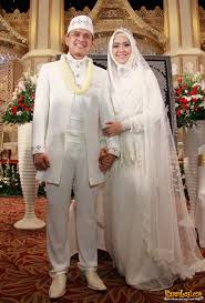 Oki setiana dewi akui punya kebiasaan beda dengan suami, harus bisa bertemu di titik tengah. Baju Pengantin Muslimah Bertudung Diary Hijaber