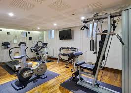 Wooden flooring, scenic black and white wallpaper and stylish furniture are just a. Holiday Inn Berlin Centre Alexanderplatz Offnungszeiten Adresse Telefon