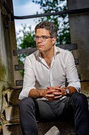 Ik verwacht niet dat we binnen twee weken boven de 2.000 intensieve zorgbedden uitschieten, zegt van gucht. Viroloog Steven Van Gucht Ik Viel 5 Kilo Af Tot Mijn Buur Gazet Van Antwerpen Mobile
