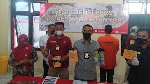 Ia juga menyebut di twitter, tengah ada upaya perebutan kekuasaan dalam keluarga kerajaan dengan indikasi sabotase. Wagg1po6veknjm