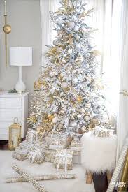 One such innovative idea is of artificial white christmas tree. Elegant Crystal Gold And White Christmas Tree Decor Setting For Four