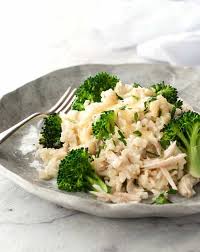 I absolutely love this recipe and how easy it is to make! How To Back Rice Chicken And Broccoli Lauren Simpson Fitness Spicy Chicken With Broccoli Rice Calories 197 Protein 33 Fats 9 Carbs 19 In 2020 How To Eat Better Chicken Broccoli