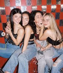 Hype House S Pretty Ladies In 2020 Friend Photoshoot Friend Photos Best Friend Photos