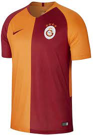 Die heimtrikots der italiener bei der em 2021 wurden im typischen blauen ton der azzurri gehalten und von dunklen ornamenten verziert. Nike Herren Galatasaray Breathe Stadium Jersey Short Sleeve Home Trikot Amazon De Sport Freizeit