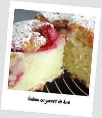 Gateau Au Yaourt Aux Framboises Et Poudre D Amandes Du Coeur Dans Les Epinards Recette Gateau Au Yaourt Gateau Yaourt Recette Gateau Yaourt Chocolat