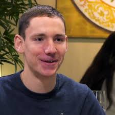 First Dates: Metzger Max überrascht sein vegetarisches Date mit einem  Wurstherz