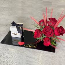 These edible flowers make gorgeous gifts. Classic Tray Pari Bahrain Flowers Chocolates Bahrain Getabouquet