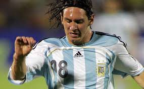 El 17 de agosto de 2005, lionel messi tuvo su primer partido en la selección mayor. Messi Fue Expulsado En 43 Segundos En Debut Con Argentina Hace 15 Anos Mediotiempo