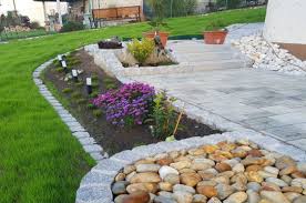 Gartenweg sollte äußerst beständig sein, kälte und frost gut trotzen können und auch zusätzliche belastung aushalten können. Eder Partner Gartengestaltung Bayern Passau Und Umgebung