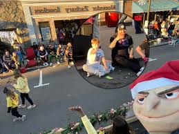 Santa is coming to Mooresville! 🎅 Tuesday, November 21, Santa will join  Mooresville Fire-Rescue, Mooresville Police, and local organizations and  businesses for the annual Christmas Parade 🎄 in Downtown! The parade begins