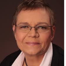 Doris Stengel's Instagram, Twitter & Facebook