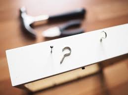 Befestigung Der Haken Fur Das Diy Ikea Hack Ribba Pinnwand Mit Schlusselhalter Schlusselhalter Ikea Ikea Hack