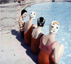 I Remember When Girls Weren T Allowed To Go Swimming In Public Pools Without A Swimming Cap On Even If Their Hair Vintage Swim Vintage Vogue Vintage Swimwear