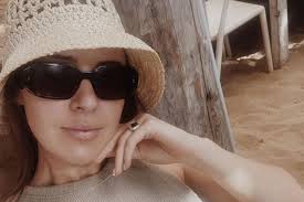 I'm a fashionista and I make an extra £6,000 each year with my savvy side  hustle