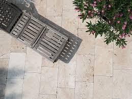 Dalle Medium En Travertin Stonenaturelle Le Choix De L Elegance Travertin Sols En Travertin Sol Exterieur