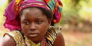L'infibulazione, la pratica di mutilazione dei genitali femminili, è vietata e punita dal codice penale italiano anche se il reato è commesso . Infibulazione Dopo La Nigeria Anche Il Gambia Vieta La Mutilazione Genitale Femminile Greenme