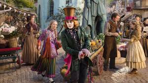 Johnny depp ci raccolta il suo cappellaio matto e ci offre tante nuove scene dal film! Alice Attraverso Lo Specchio Nella Clip Il Tempo Incontra Il Cappellaio Matto