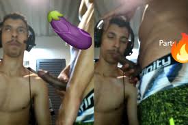 Vídeo: ele fez o Gamer marrento cair de boca no seu pau enquanto jogava é  ele