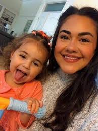 Dina Fernandes's Instagram, Twitter & Facebook