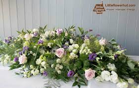 While christian and secular funerals in the west include flowers, wreaths and live plants, both for the viewing and funeral service, these are not. Why No Flowers At A Jewish Funeral Flower Delivery Singapore