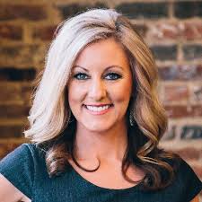 Kelli McLaughlin (@kellibrookemac)