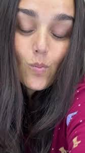 Concierto Nocturno en el Baño con Canción de Moda