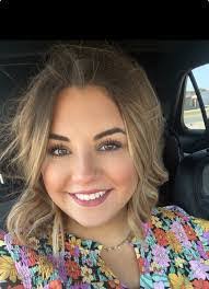 Tami Vandyke's Instagram, Twitter & Facebook