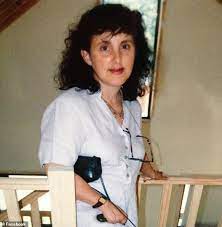 The disappearance of gold coast teacher marion barter is a case that has baffled nsw police for 22 years. Daughter S Tireless Search For Her Mother Who Mysteriously Vanished More Than 22 Years Ago Daily Mail Online