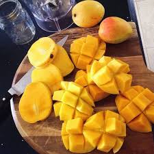 Die kleinen, hübschen würfel abschneiden und fertig. Mango Schneiden Glas Cuisine