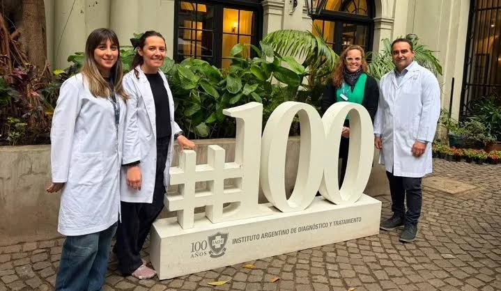 Equipo del servicio de Investigación Clínica del IADT, generada por IA