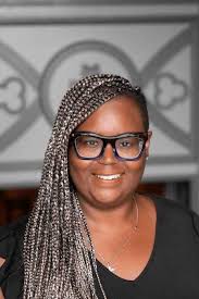 Kay Bell's Instagram, Twitter & Facebook