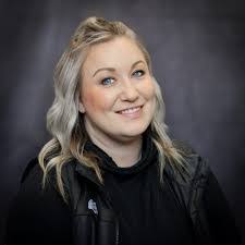 Liz Erickson's Instagram, Twitter & Facebook