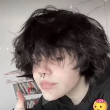 Does anyone know how I to do the fluffy femboy hairstyle? Its so fluffy 😭  😍