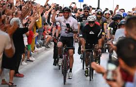 Ο αρκασ «ακουσε» πισω απο τισ κλειστεσ πορτεσ. Anepanalhptos Egrapse Istoria O 8eologos Tsiftsidhs Monadiko Rekor Sto Nhsi Toy Podhlatoy Thn Kw Kosnews24 Gr