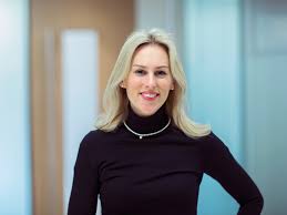 Δούλεψε για την τζούλια αλεξανδράτου. Julia Sperling Mckinsey Company