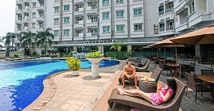 Hotel yang berada di kawasan menteng, jakarta pusat ini memiliki bangunan dengan gaya art deco yang memberikan kesan nyaman dan classy. 14 Hotel Stylish Di Jakarta Yang Murah Dan Strategis Dekat Mrt Di Bawah 450 Ribu