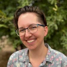 Sara Townsend's Instagram, Twitter & Facebook