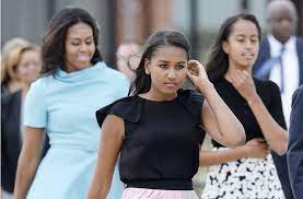 Aus den beiden töchtern was auffällt: Sasha Obama Ihr Abschlussball Foto Lasst Das Netz Explodieren Panorama Stuttgarter Zeitung