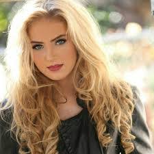 Amelia Robbins's Instagram, Twitter & Facebook