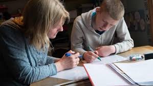 Aku tak punya seorang pun yang bisa diajak bicara dan khawatir bila aku mengatakan sesuatu yang salah. Sekolah Ini Dikhususkan Untuk Anak Korban Bullying