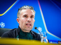 Scheidsrechter Erwin Blank fluit Go Ahead Eagles