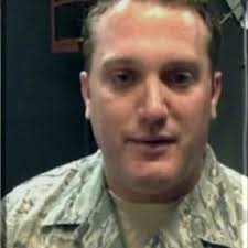 Straffe beelden: moeder gooit kleuters en baby uit brandend gebouw, ze  overleven het allemaal