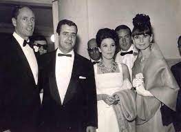 A los catorce años su padre le prohibió usar su apellido estuvo casada con el piloto de automovilismo juan manuel bordeu, con quien tuvo su único hijo: The Actress Audrey Hepburn Photographed With Her Husband Mel Ferrer Actor Dialogue Coach And Film Director And Their Argentine Audrey Audrey Hepburn Hepburn