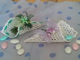 Quando si parla di uncinetto, subito si pensa ai centrini delle nonne. Coni Realizzati A Uncinetto Porta Confetti Con Decorazione Uncinetto Gratis Bomboniere Matrimonio Fai Da Te Uncinetto Bomboniere