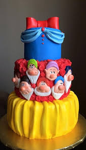 23 Gateaux De Fetes Disney Incroyables White Birthday Cakes Snow White Cake Disney Cakes