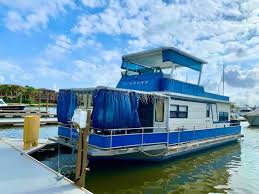 Here are some of the top attractions to see, all within 30 miles (48.2 km) of the city center: Top 15 Houseboat Airbnbs In The U S For 2021 With Photos Trips To Discover