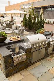 Modern Backyard Kitchen Ideas Do You Want To Build A Back Yard Cabin You Need To De Small Outdoor Kitchens Outdoor Kitchen Design Layout Outdoor Kitchen Patio