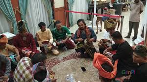 Ini artinya kendaraan dilarang berhenti sampai jarak 15 meter setelah rambu tersebut diletakkan. Hal 2 Melestarikan Warisan Melayu Via Bengkel Tanjak Genp