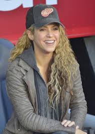 Deviantart is the world's largest online social community for artists and art enthusiasts. Shakira Hair Hairstyle Haircut Hair Color Trendy Celeb