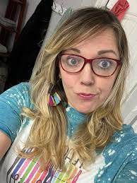 Anyone mobile that can cut me some bangs identical to this please ?